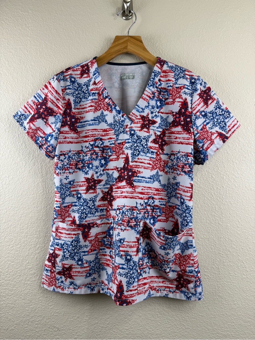 Med Couture Patriotic V-Neck Star Print Scrub Top - Size Medium